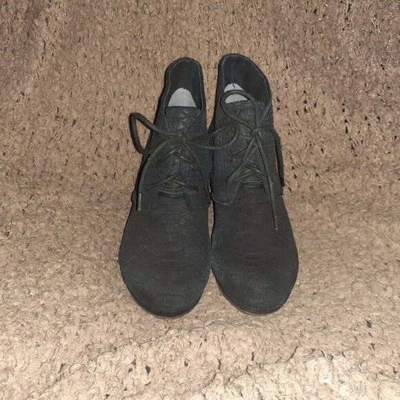 ROSEGOLD BRAND-Snakeskin Textured Black Suede Wedge Booties-Sz 37.5-Near Mint - Picture 3 of 8